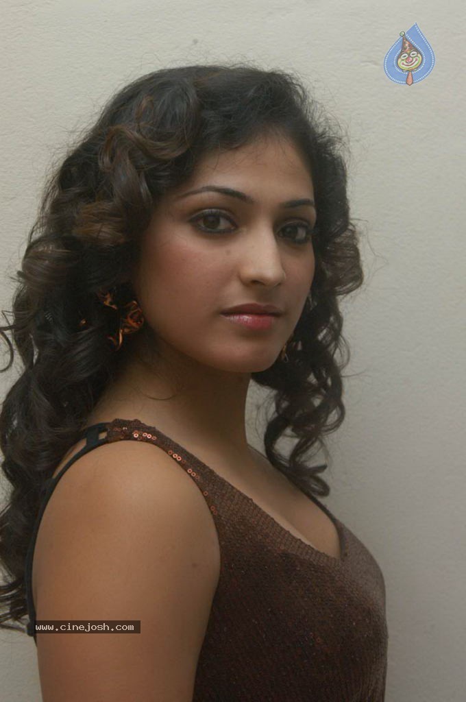 Haripriya Latest Stills - 37 / 51 photos