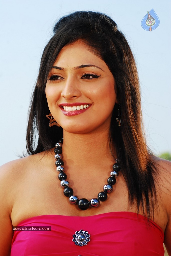 Haripriya New Gallery - 92 / 127 photos