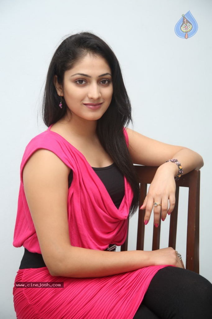 Haripriya New Gallery - 30 / 93 photos