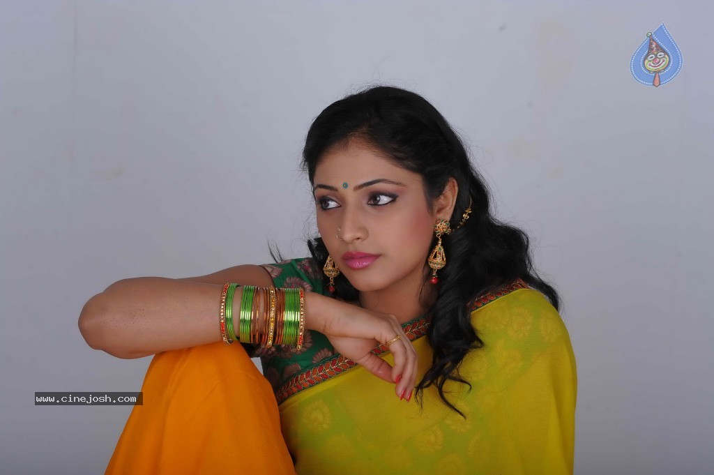 Haripriya New Gallery - 25 / 77 photos