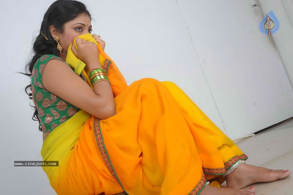 Haripriya New Gallery - 29 / 77 photos