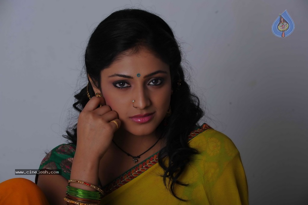 Haripriya New Gallery - 32 / 77 photos