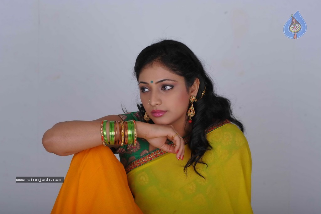 Haripriya New Gallery - 43 / 77 photos