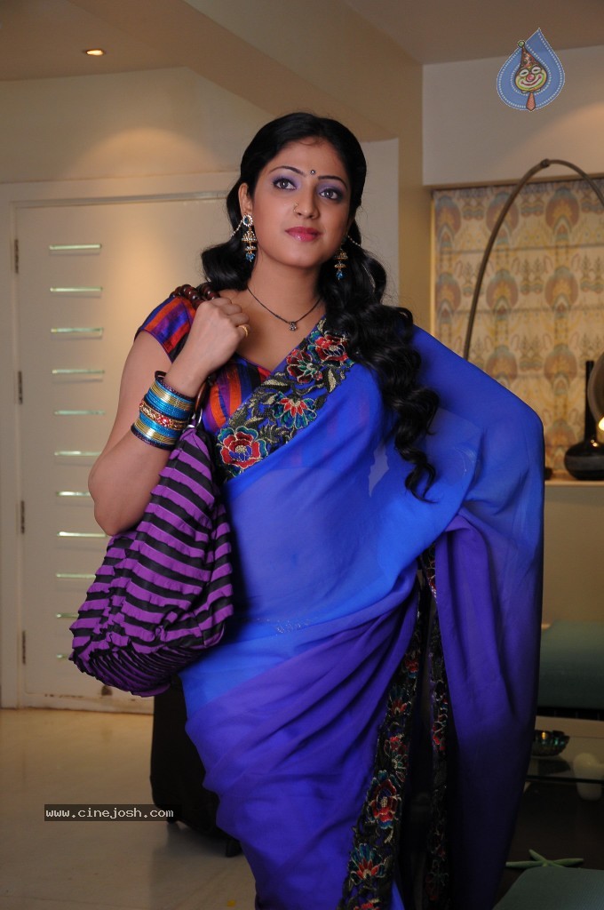 Haripriya New Images - 11 / 71 photos