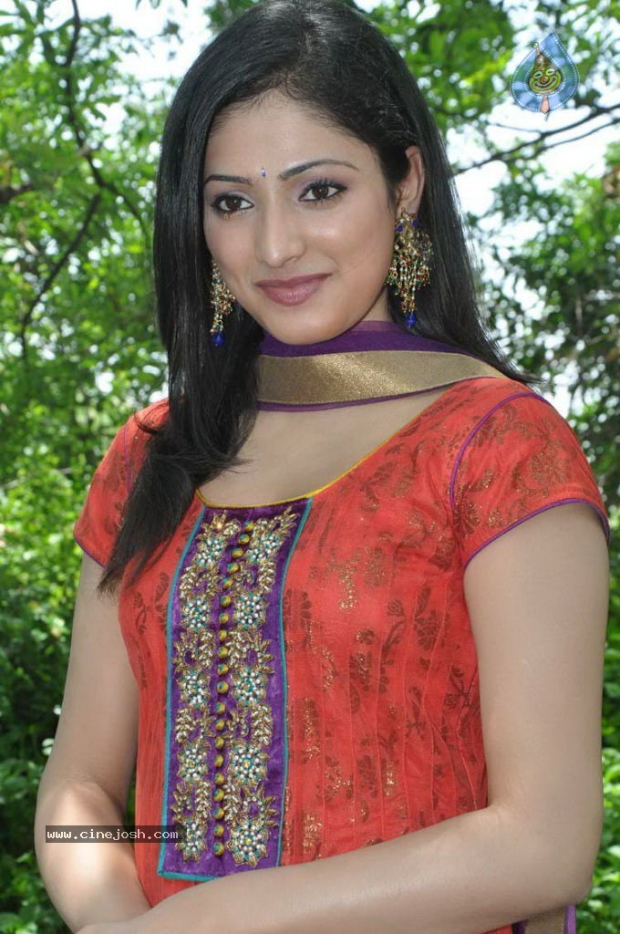 Haripriya New Photos - 6 / 31 photos