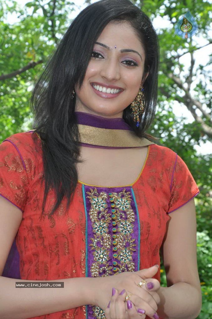 Haripriya New Photos - 20 / 31 photos