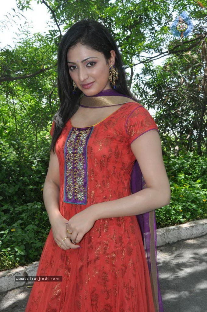 Haripriya New Photos - 26 / 31 photos