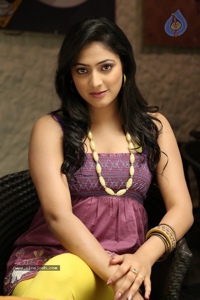 Haripriya New Photos - 16 / 77 photos