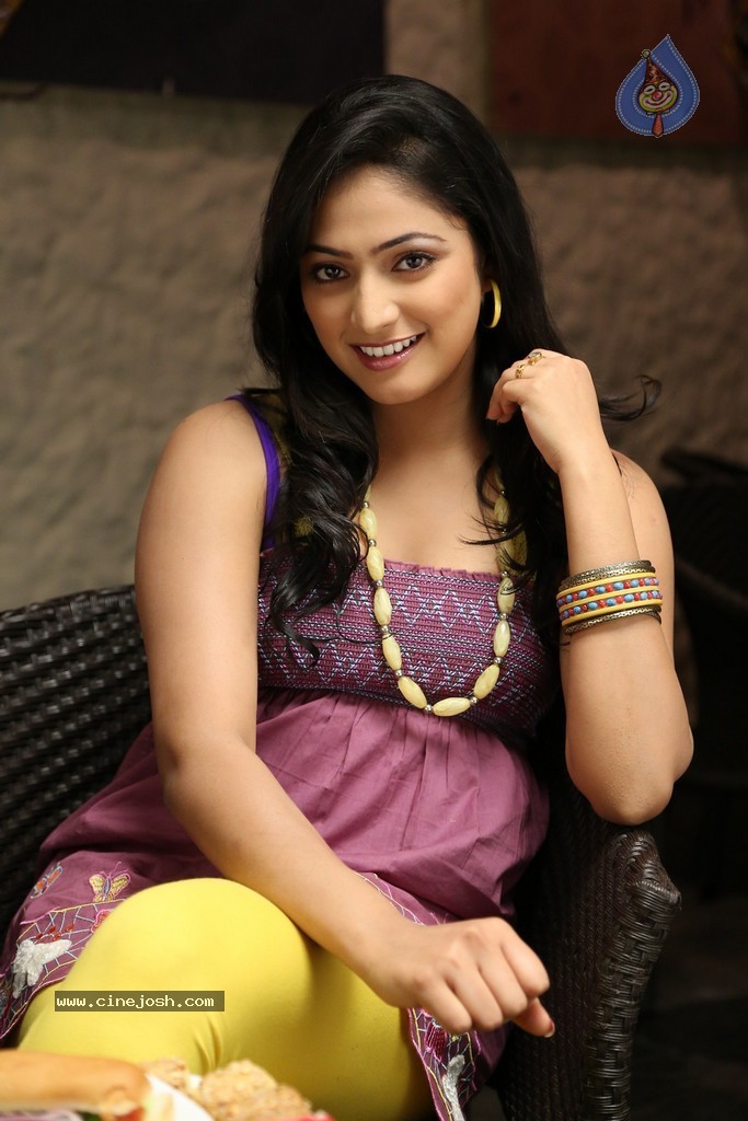 Haripriya New Photos - 22 / 77 photos