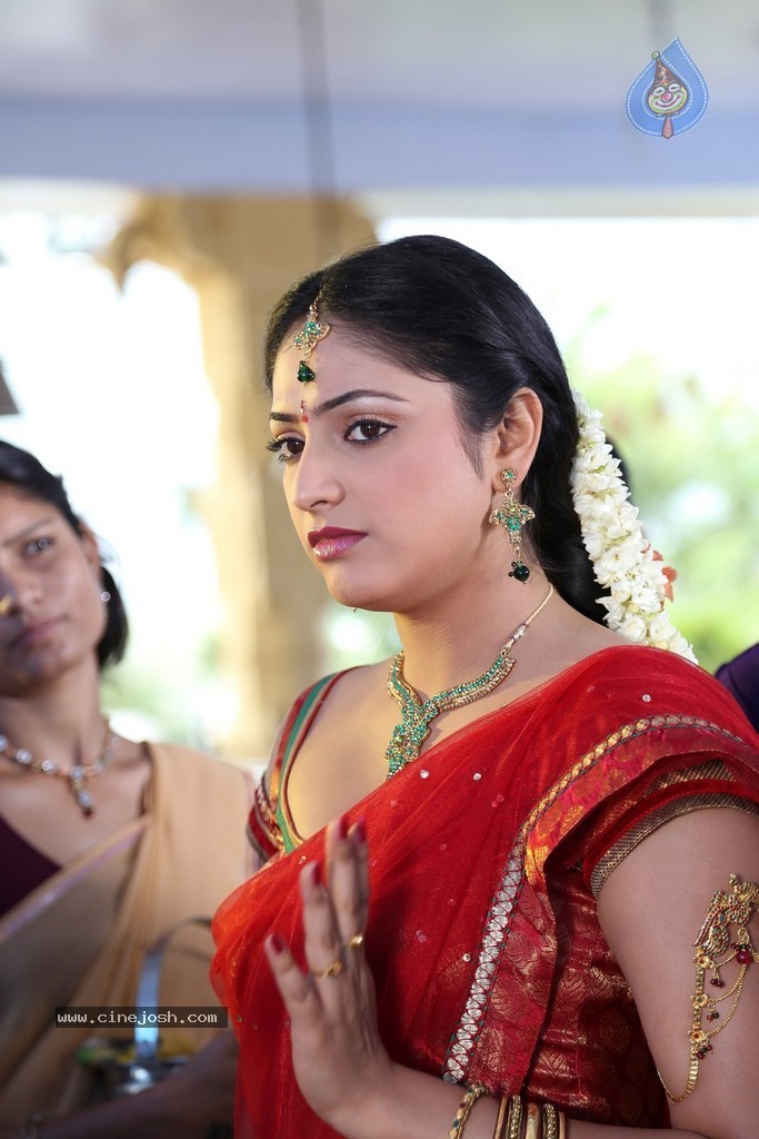 Haripriya New Photos - 28 / 77 photos