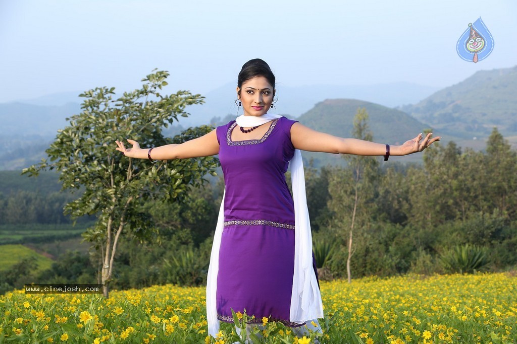 Haripriya New Pics - 16 / 77 photos