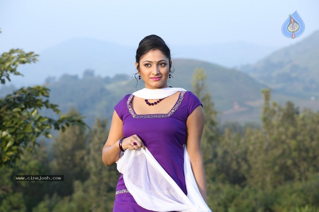 Haripriya New Pics - 20 / 77 photos