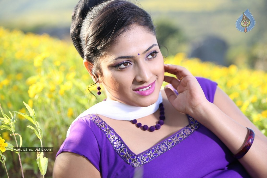 Haripriya New Pics - 22 / 77 photos