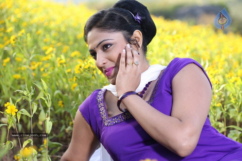 Haripriya New Pics - 26 / 77 photos