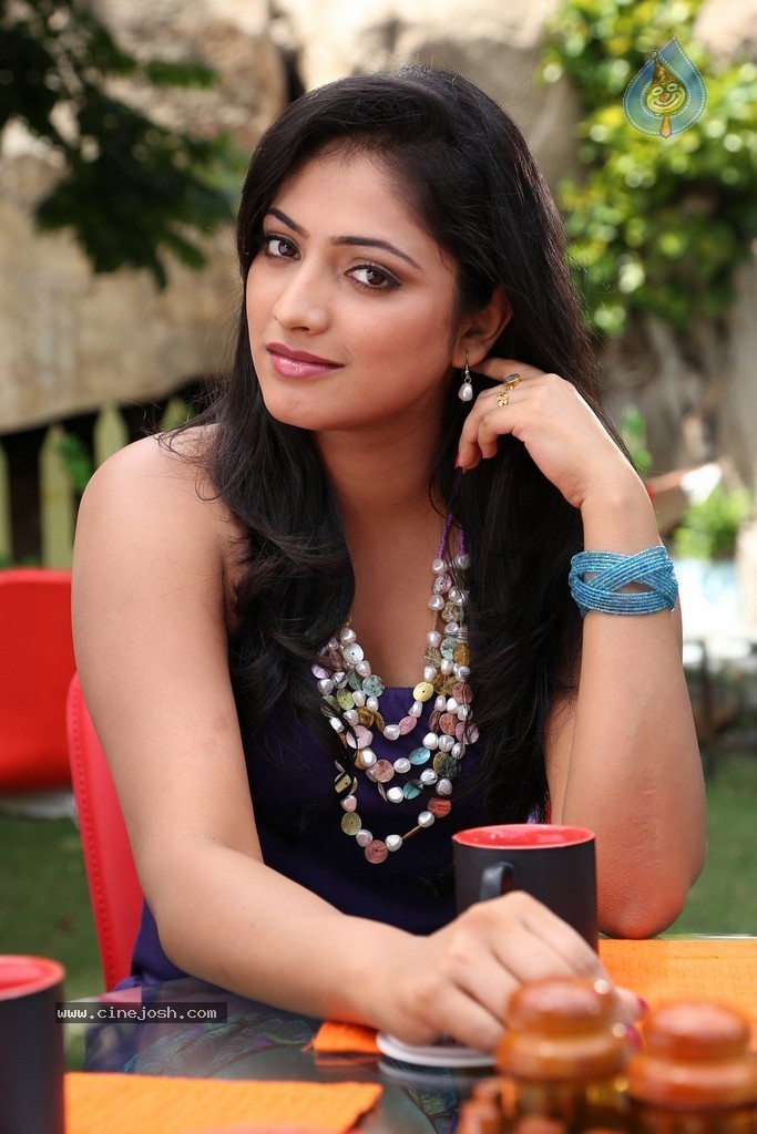 Haripriya New Pics - 27 / 77 photos