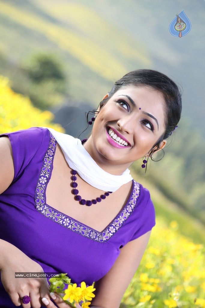 Haripriya New Pics - 37 / 77 photos