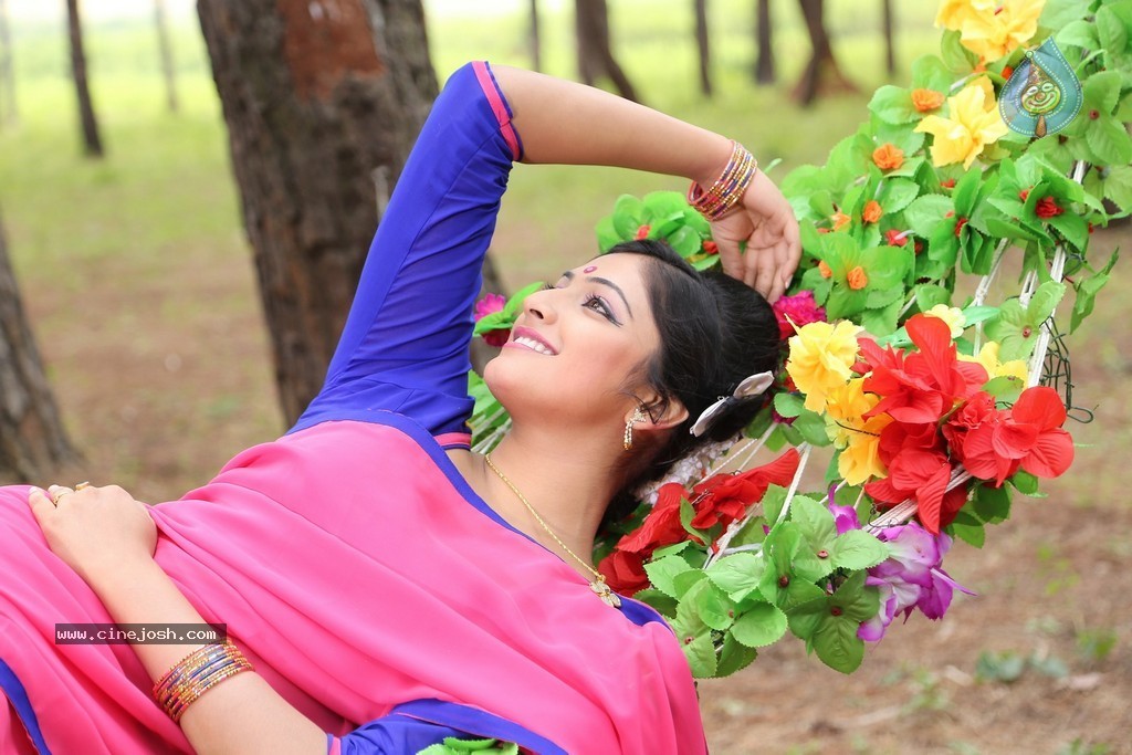 Haripriya New Pics - 41 / 77 photos