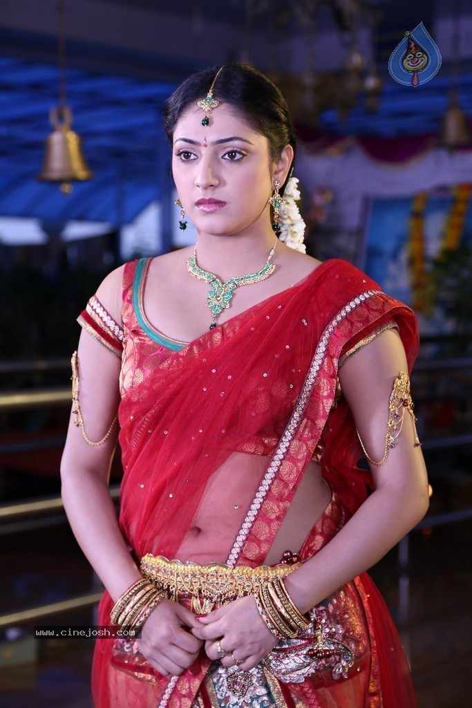 Haripriya New Pics - 43 / 77 photos