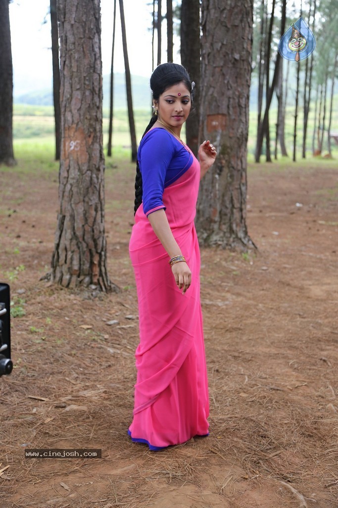 Haripriya New Pics - 47 / 77 photos