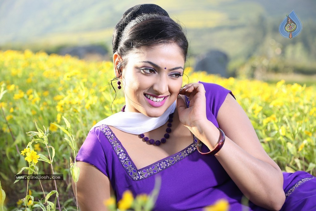 Haripriya New Pics - 50 / 77 photos