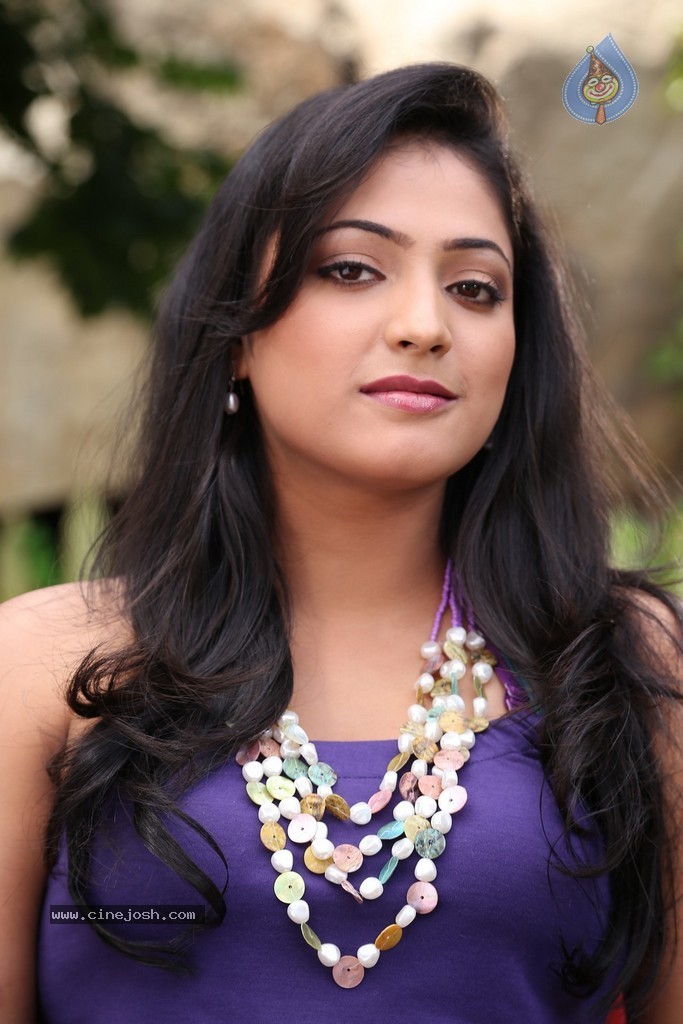 Haripriya New Pics - 52 / 77 photos