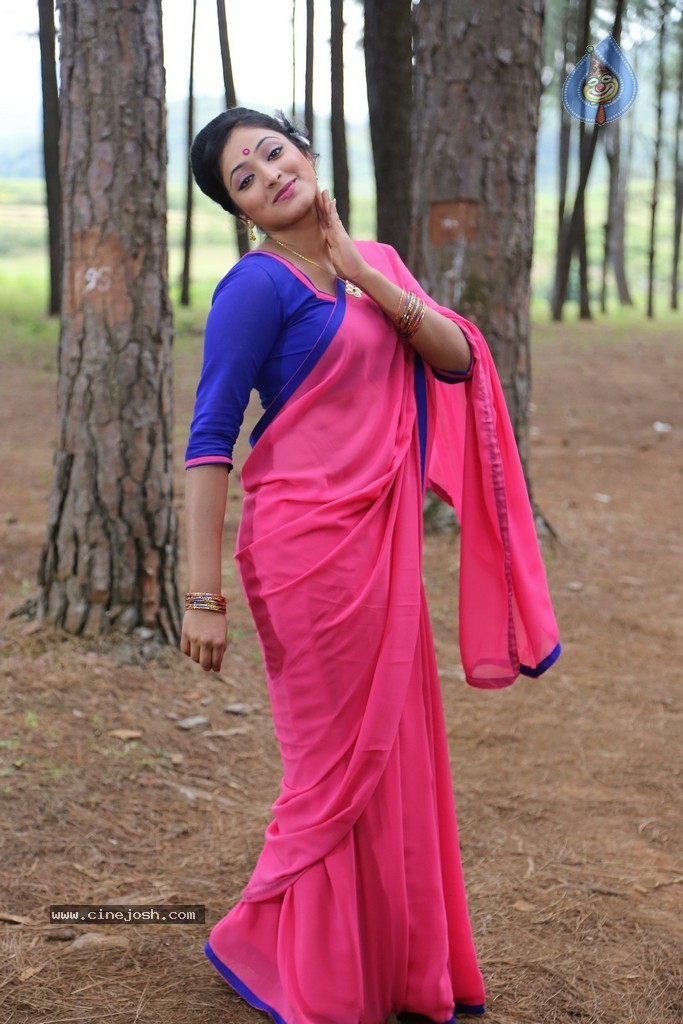 Haripriya New Pics - 60 / 77 photos