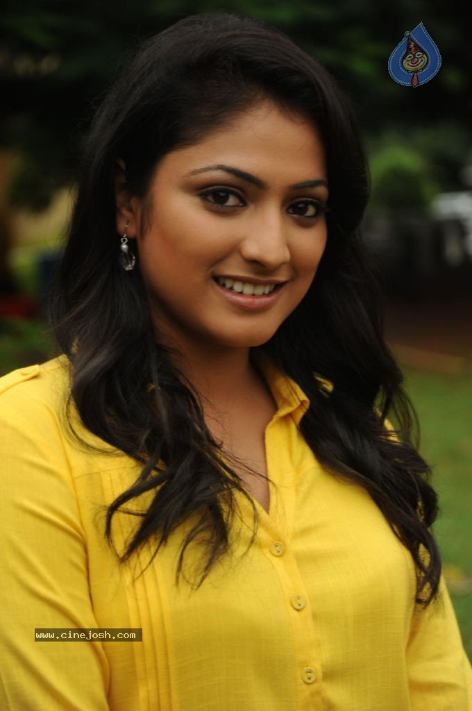 Haripriya Pics - 13 / 56 photos