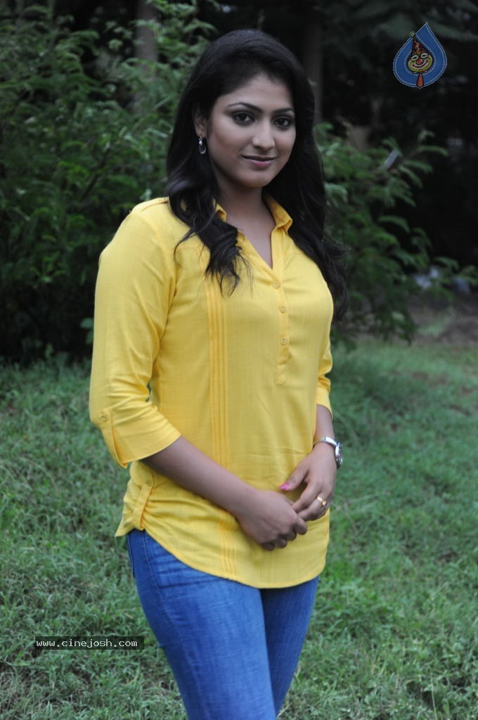 Haripriya Pics - 14 / 56 photos