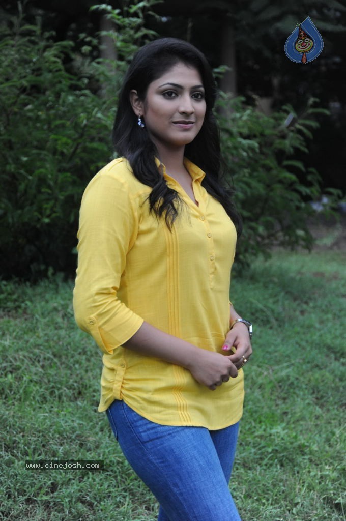 Haripriya Pics - 15 / 56 photos