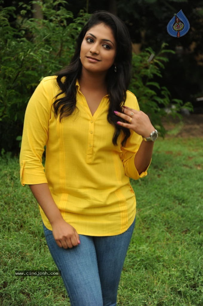 Haripriya Pics - 20 / 56 photos