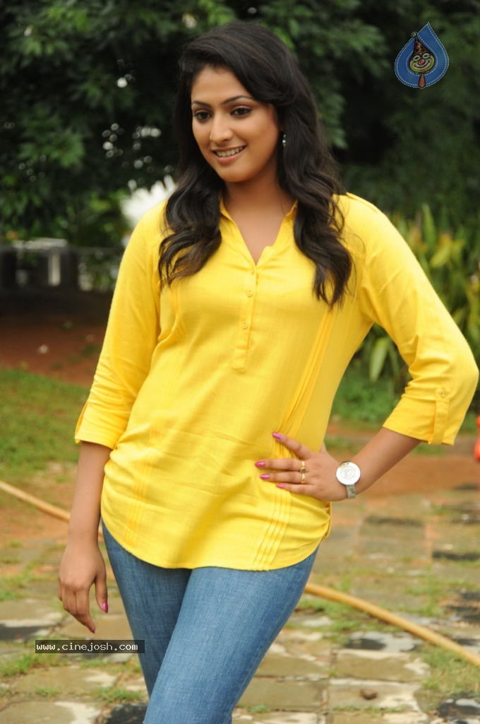 Haripriya Pics - 22 / 56 photos