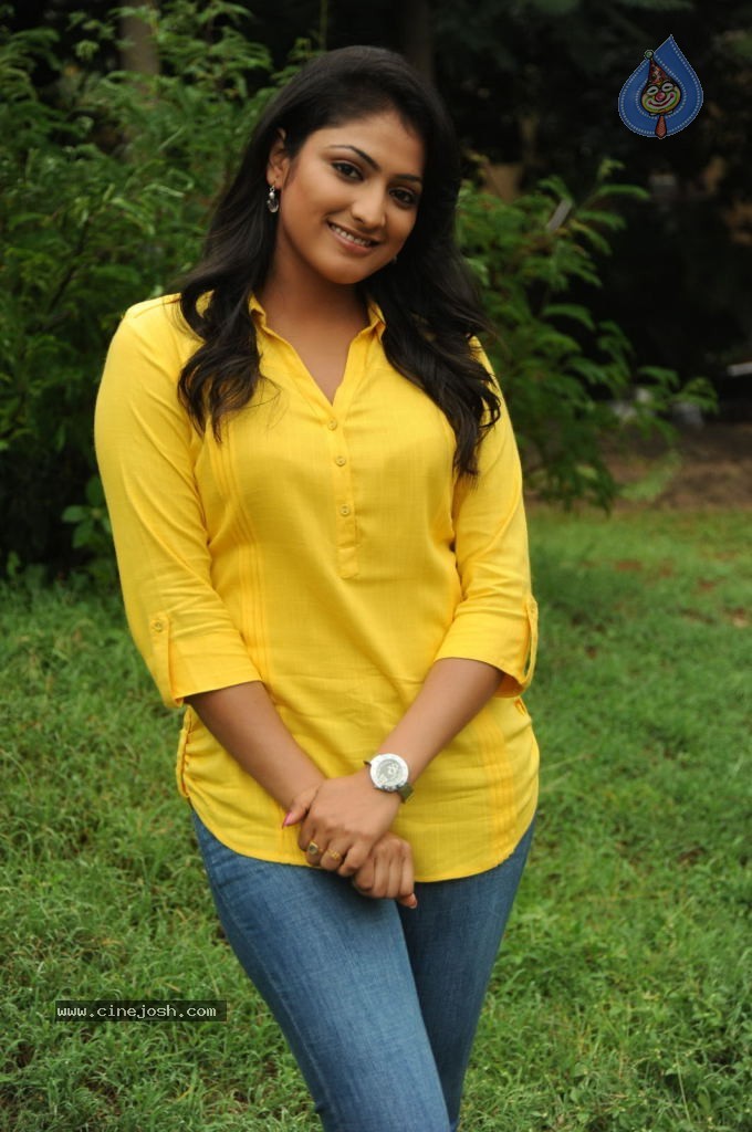 Haripriya Pics - 24 / 56 photos