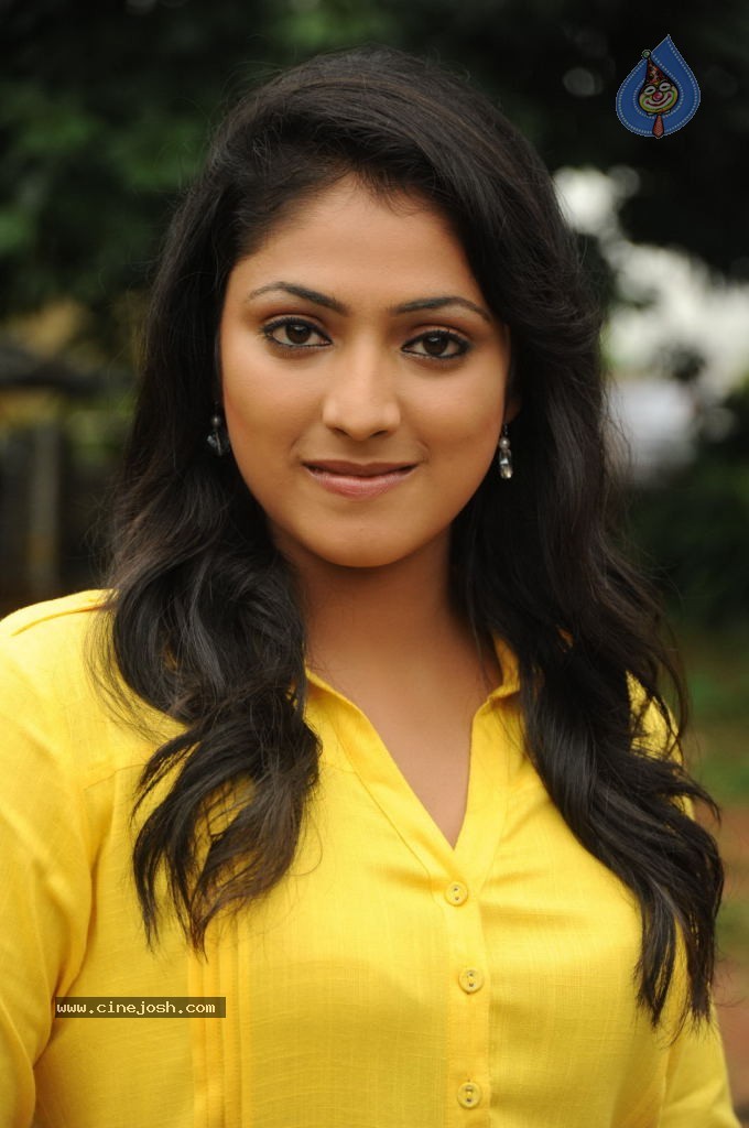 Haripriya Pics - 27 / 56 photos