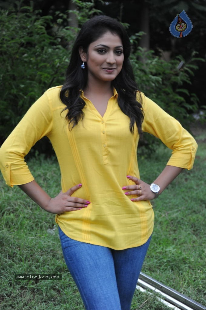 Haripriya Pics - 28 / 56 photos