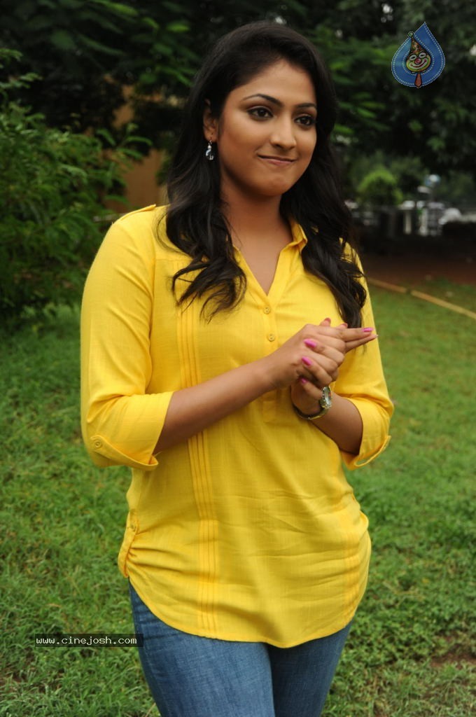 Haripriya Pics - 32 / 56 photos