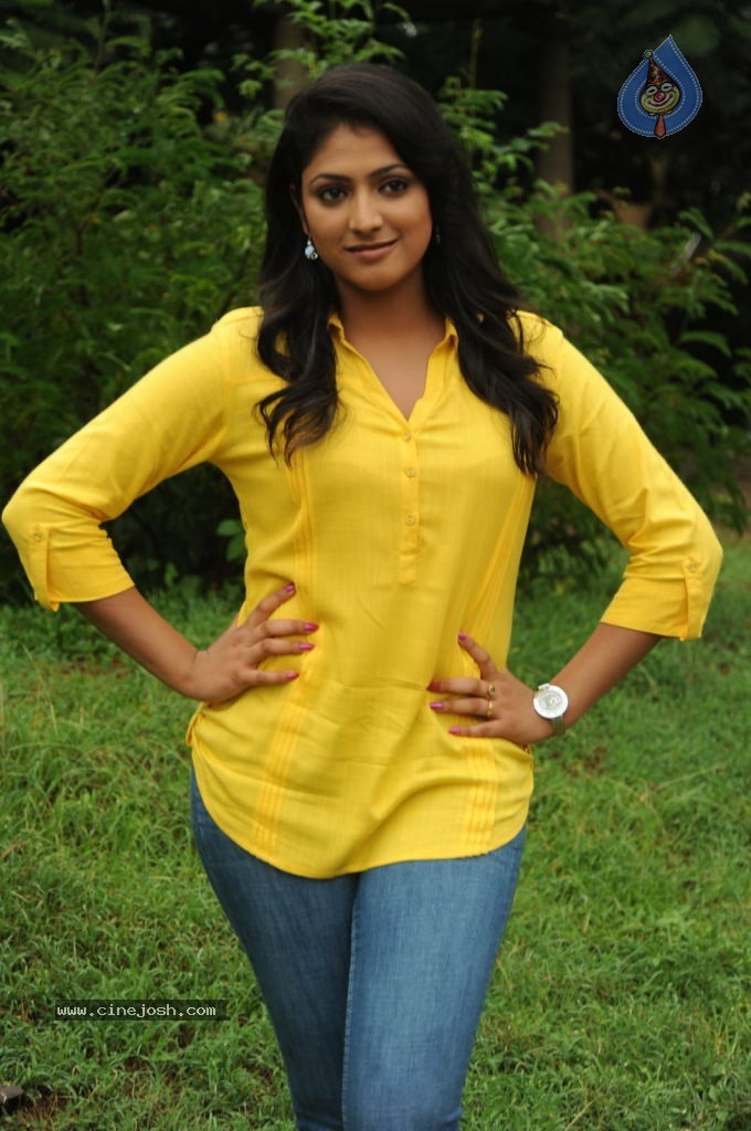 Haripriya Pics - 34 / 56 photos