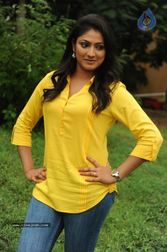 Haripriya Pics - 35 / 56 photos