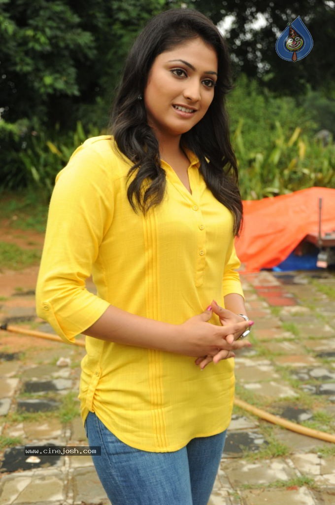 Haripriya Pics - 37 / 56 photos