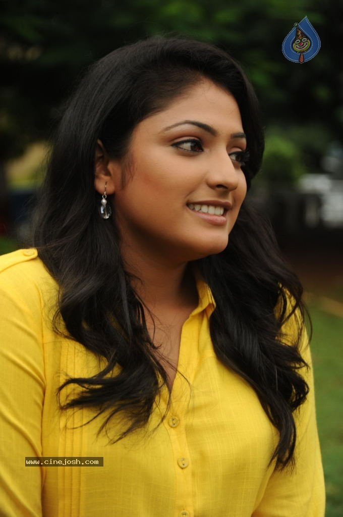 Haripriya Pics - 39 / 56 photos