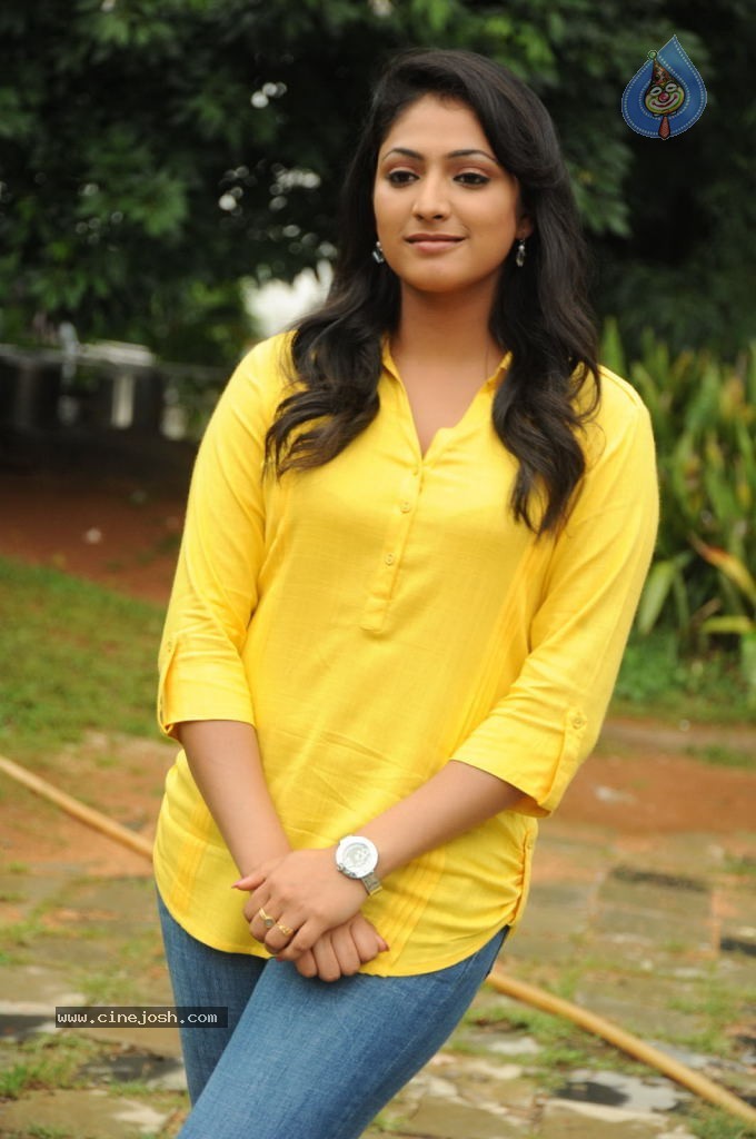 Haripriya Pics - 40 / 56 photos