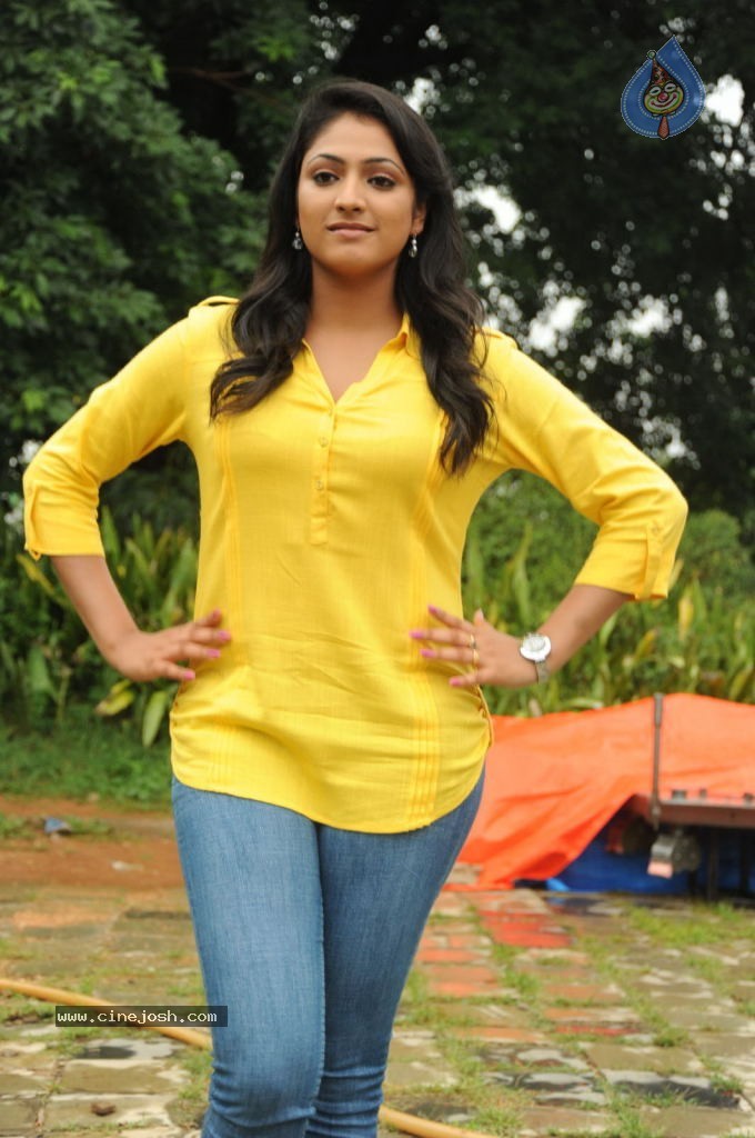 Haripriya Pics - 42 / 56 photos