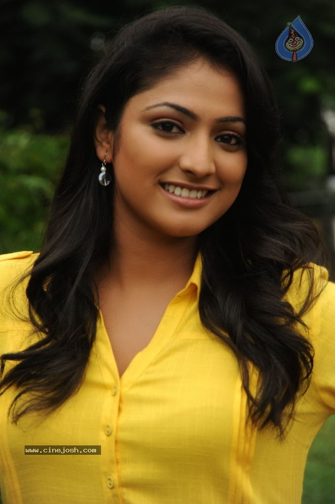 Haripriya Pics - 44 / 56 photos