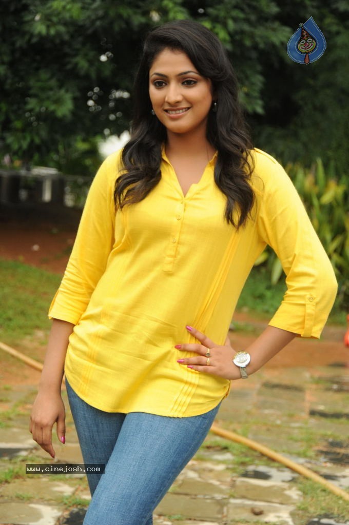 Haripriya Pics - 46 / 56 photos