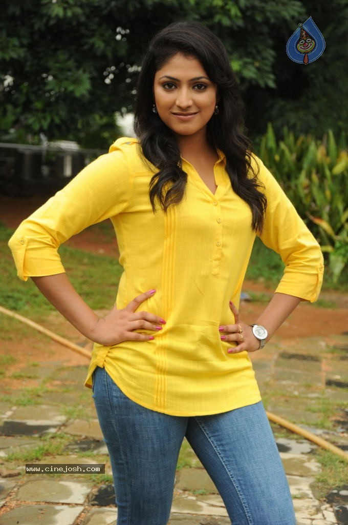 Haripriya Pics - 53 / 56 photos