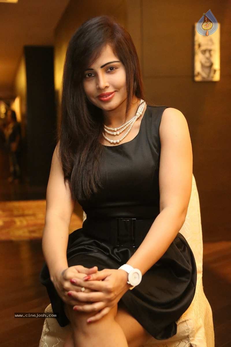 Hashika Dutt Stills - 7 / 67 photos