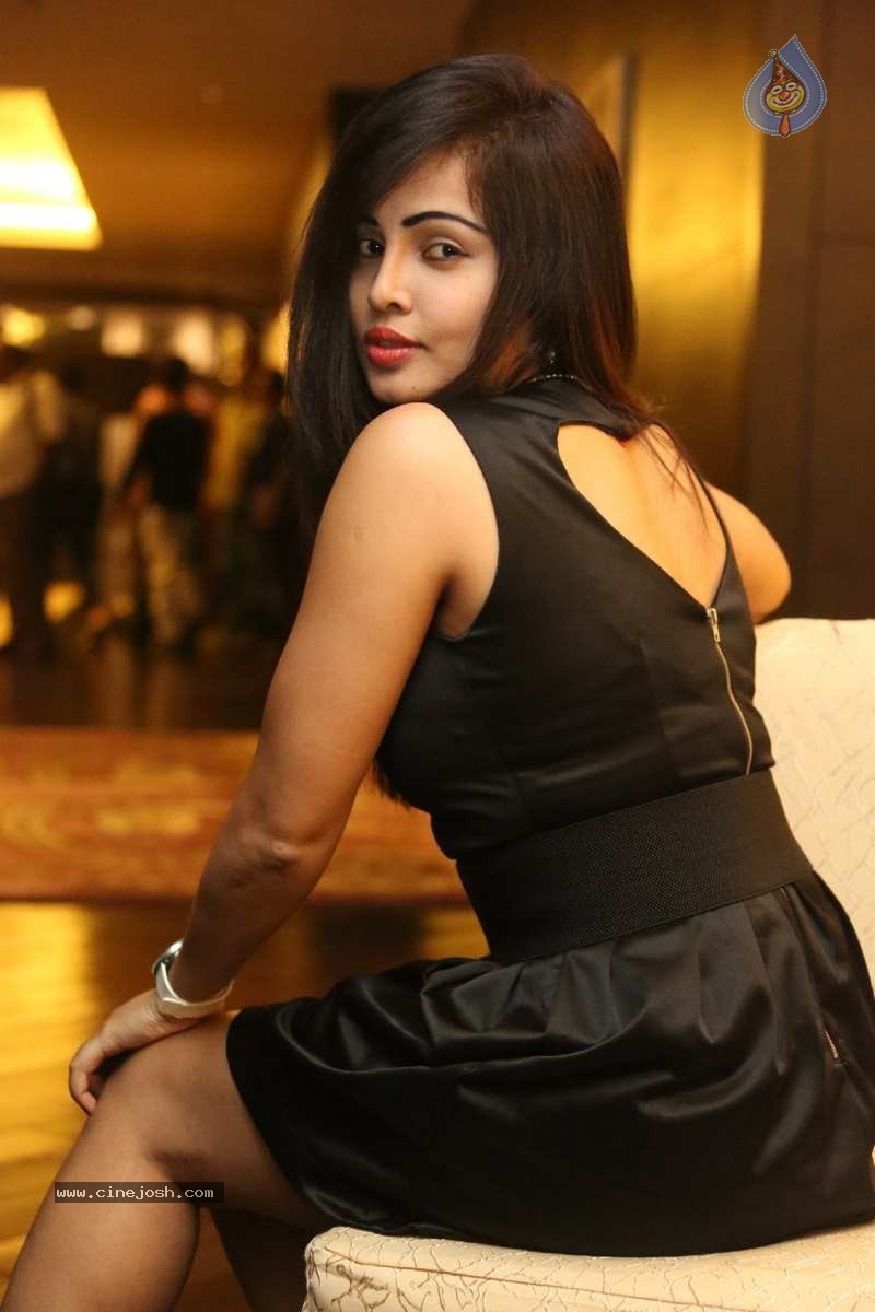 Hashika Dutt Stills - 56 / 67 photos