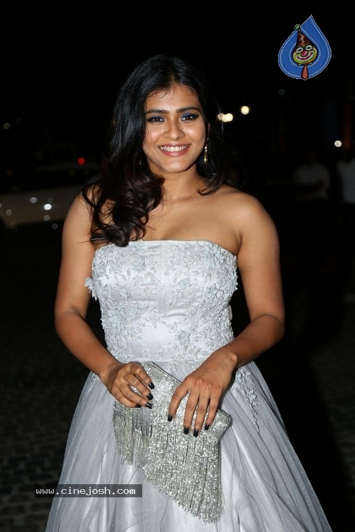 Hebah Patel Gallery - 4 / 26 photos