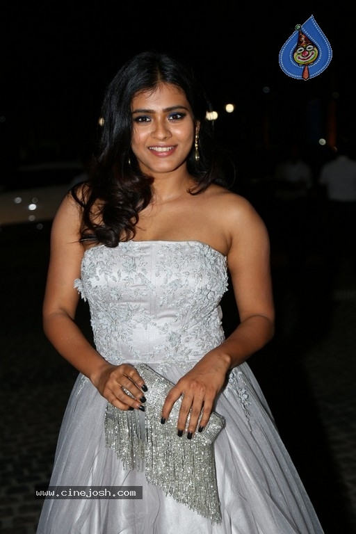 Hebah Patel Gallery - 16 / 26 photos