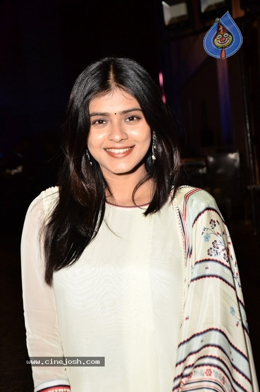 Hebah Patel Photos - 18 / 31 photos