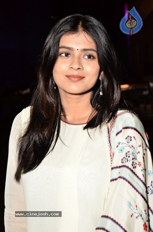 Hebah Patel Photos - 20 / 31 photos